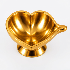 Lampe à huile traditionnelle en laiton artisanal en forme de cœur, décorative, pour Puja, Deepak, Aarti, lumière de prière sur piédestal pour la maison - Product Image 1