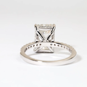 Bague en or blanc avec diamant de laboratoire taille radiant, bijou raffiné, solitaire délicat pour fiançailles et promesse. - Product Image 4