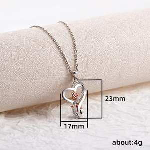 Collana con Ciondolo a Cuore e Rosa per Donne, Design Floreale Traforato, Accessorio per Uso Quotidiano, Gioiello di Moda - Product Image 4