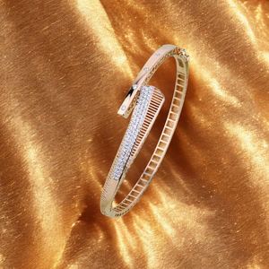 Brazalete de lujo con diseño de uñas de diamantes dorados, joyería fina para mujer, elegante regalo de aniversario de boda - Product Image 5
