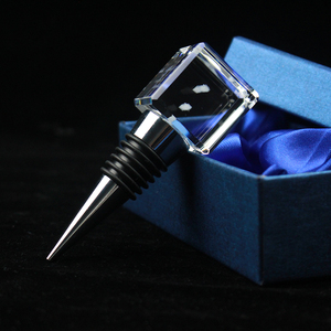 Bouchons de vin en verre cristal de haute qualité Bouchons de vin personnalisés Bouchons de bouteille en cube pour les souvenirs d'affaires - Product Image 3