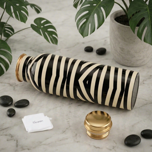 Bouteille d'eau artisanale indienne en cuivre pur émaillé Meenakari - Product Image 1