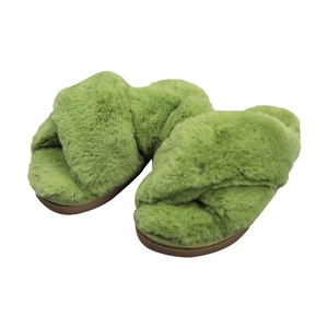 Zapatillas de felpa de piel sintética para mujer, chanclas cruzadas coloridas personalizadas de lujo, cómodas y a la moda, venta al por mayor - Product Image 6
