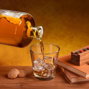 Bouteille en verre ronde transparente personnalisée avec logo, 100 ml, 250 ml, 375 ml, 500 ml, 750 ml, pour liqueur, <span class=keywords><strong>alcool</strong></span>, spiritueux, vin, whisky, <span class=keywords><strong>vodka</strong></span>, avec bouchon en liège - Product Image 3