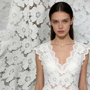 Tissu en maille tissée soluble dans l'eau en soie de lait écologique, vente chaude, <span class=keywords><strong>lin</strong></span>/coton, poids moyen, dentelle brodée, robe de mariée pour femmes - Product Image 1