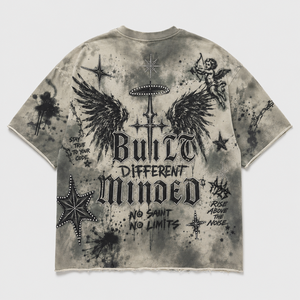 เสื้อยืดซันเฟดด์ผู้ชาย 300gsm ผ้าฝ้าย 100% ล้างสีแบบ Dirty Wash พิมพ์ลายกราฟิก ประดับเพชร ทรงบ็อกซี่ สไตล์ Distressed Streetwear - Product Image 2