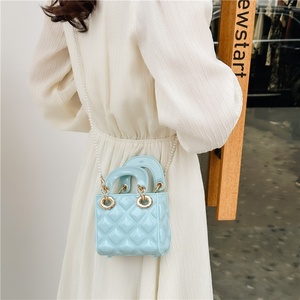 2025 été nouveau sac de gelée à la mode matelassé princesse <span class=keywords><strong>Diana</strong></span> sac pour femmes PVC perle bandoulière ouvert Mini sac pour dames enfants - Product Image 4