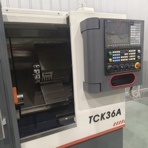 Torno de un solo husillo con control digital TCK36A, centro de torneado horizontal de bancada inclinada con guías lineales de alta precisión GSK - Product Image 3