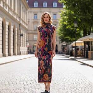 Abito Elegante in Poliestere Elasticizzato con Stampa Plissettata Miyake, Stile Europeo, Disponibile in Varie Taglie - Product Image 4