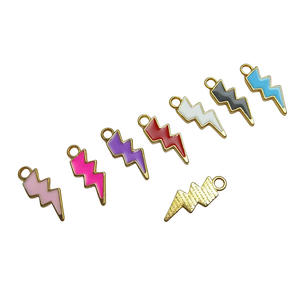 Colgante en forma <span class=keywords><strong>de</strong></span> trueno <span class=keywords><strong>de</strong></span> aleación <span class=keywords><strong>de</strong></span> Zinc dorado clásico Multicolor <span class=keywords><strong>de</strong></span> alta calidad, estilo <span class=keywords><strong>de</strong></span> gota <span class=keywords><strong>de</strong></span> aceite para joyería chapada en oro para niños - Product Image 3