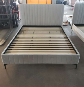 Letto con Piattaforma Imbottito in Velluto Design Europeo Direttamente dalla Fabbrica Cinese, Letto Intelligente con Testiera Trapuntata a Canali Verticali Salvaspazio - Product Image 6