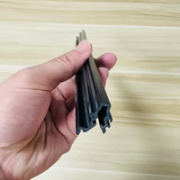 Profilé PVC d'extrusion plastique écologique personnalisé pour l'étanchéité et le finissage des appareils de supermarché, avec un design moderne
