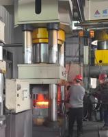 Nouvelle machine de forgeage à chaud verticale de presse hydraulique à trois faisceaux à quatre colonnes de YW32-1250 tonnes
