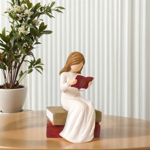 Nouvelle Arrivée - Figurine Artisanale en Résine Fille Angélique en Lecture - Design Art Déco - Décoration d'Intérieur - Ornement de Bureau - Cadeau de Remise de Diplôme ou d'Anniversaire - Product Image 1