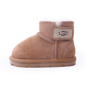 Nouvelles <span class=keywords><strong>bottes</strong></span> de neige décontractées pour enfants <span class=keywords><strong>en</strong></span> peau de mouton, à velcro, chaudes pour l'hiver, antidérapantes, chaussures pour tout-petits, pantoufles chaudes pour la maison - Product Image 2