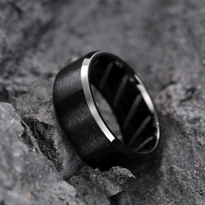 Anello con Interno Intagliato Testurizzato per Donne, Gioiello Minimalista alla Moda per Uso Quotidiano, Regalo - Product Image 2