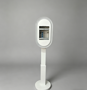 Cabina Fotografica Portatile in Metallo Bianco Lucido di Tendenza con Fotocamera da 13 Pollici, Luce ad Anello LED, iPad e Stampa Self-Service con Telecomando - Product Image 1