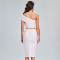 Ensemble deux pièces asymétrique à une épaule, crop top uni en spandex, short taille haute longueur genou, fente latérale, coupe ajustée élégante