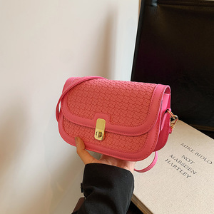 Nouveaux sacs à bandoulière pour femmes en PU avec fermeture à glissière, décorations en chaîne, motif de dessin animé, design mignon, capacité de 2 à 2,9 L - Product Image 5