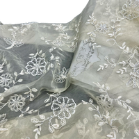 Tissu en Georgette de Chiffon Non Tissé 100% Polyester Biologique et Respirant Brodé Blanc Naturel pour la Mode de Mariage Féminine