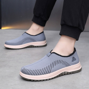 Zapatos deportivos informales de suela blanda para hombre, superficie de malla transpirable sin cordones para primavera y otoño, 2025 - Product Image 4