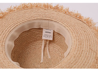 Chapeau de soleil en raphia à large bord pour femme, à calotte plate et bords bruts, idéal pour l'été, la plage, les vacances, les loisirs en bord de mer et les activités de plein air