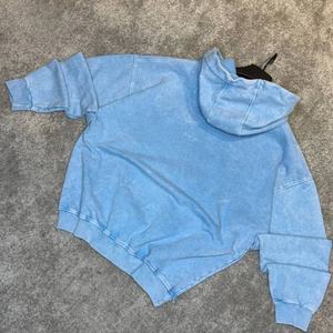 Sudadera con Capucha Personalizada de Alta Calidad, 100% Algodón Tejido, 400gsm, Lavada, con Efecto de Tinta Salpicada, Blanca, Teñida con Spray, Estilo Terciopelo - Product Image 2