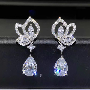 Orecchini a Goccia a Forma di Loto per Donne, Accessori per Orecchie Geometrici per Uso Quotidiano - Product Image 2