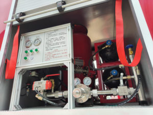 Camion de pompiers à poudre sèche économique avec cabine simple et pompe centrifuge pour la protection incendie des routes rurales et municipales - Product Image 3