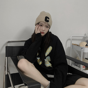หมวกไหมพรมถั<span class=keywords><strong>ก</strong></span>สไตล์เ<span class=keywords><strong>ก</strong></span>าหลี ตัวอักษร C สำหรับผู้หญิง ฤดูใบไม้ร่วง ฤดูหนาว แฟชั่นใหม่ อุ่นสบาย สไตล์ญี่ปุ่น หมวกไหมพรมทรงใหญ่ - Product Image 1