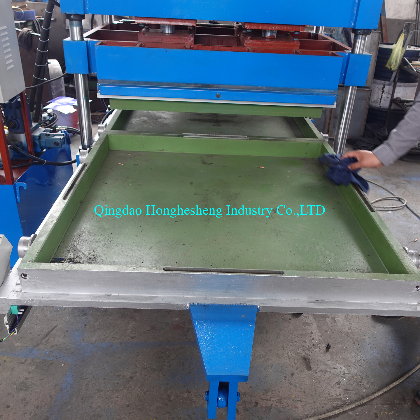 cross pattern rubber tile teflon mold dog bone mould interlocking rubber mat mold for Rubber Tile Heating