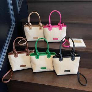 กระเป๋าสะพายทรงอานม้าสไตล์วินเทจสำหรับผู้หญิง ทำจาก PVC เหมาะสำหรับงานแต่งงานริมชายหาด ประดับคริสตัล ปิดด้วยซิป บุด้วยผ้าแคชเมียร์ พร้อมสายสะพายเอว - Product Image 1