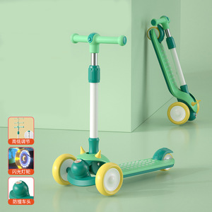 Patinete infantil Qixiaoke de 3 a 8 años, altura ajustable, con luces, para niños y niñas, color verde - Product Image 1