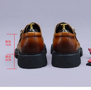 รองเท้าอ็อกซ์ฟอร์ดสไตล์วินเทจสำหรับผู้ชาย หนังแท้ สวมใส่สบาย กันลื่น กันน้ำ ลายดอกไม้ ปิดหัวรองเท้า นุ่ม เหมาะสำหรับงานแต่งงาน - Product Image 2