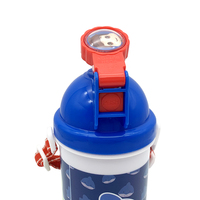 Nouvelle conception, bouteille d'eau portable en plastique de luxe de 500 ml pour enfants, motif dessin animé mignon, pour la maternelle, avec paille/sangle