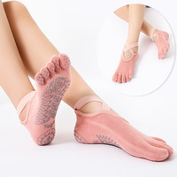 Chaussettes OEM de haute qualité en velours pour femmes Chaussettes à bout fendu Chaussettes de yoga à cinq doigts