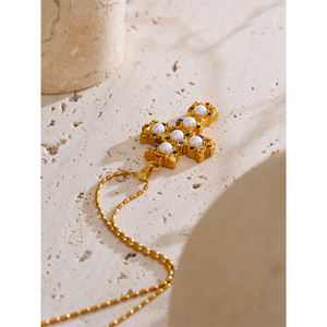 जिनयू 1697 2025 आकर्षण स्टेनलेस स्टील क्लासिक लोकप्रिय आभूषण विंटेज सिम्युलेटेड मोती जिरकॉन क्रॉस पेलेंट गोल्डन हार - Product Image 3