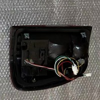 Feux arrière de style d'origine pour Land Cruiser 1996-2007, y compris les feux arrière et les clignotants avec lentille rouge
