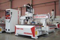 Machine de découpe CNC multifonctionnelle avec CCD et couteau vibrant pour la fabrication de panneaux publicitaires et la découpe de matériaux non métalliques