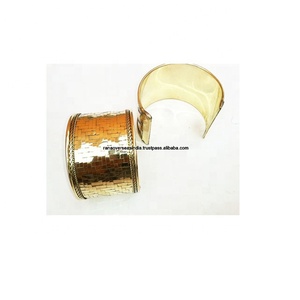 Vente en gros d'accessoires de bijoux personnalisés Bracelets de manchette en laiton plaqué or pour les filles Cadeaux - Product Image 3