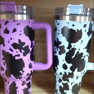 DD1757 Nuevo Vaso de Viaje con Asa, Taza de 40 oz con Aislamiento al Vacío para Coche, Mantiene Frío, Diseño de Grano de Vaca, Vaso para Boba y Cerveza - Product Image 4
