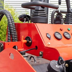 सीई EPA के 23hp पेट्रोल इंजन 500KG 1 टन मिनी व्हील लोडर के साथ तीन पंप तीन वाल्व स्किड लोडर लगाव - Product Image 5