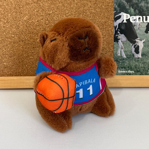 Peluche Capibara Giocatore di Basket con Maglia e <span class=keywords><strong>Canestro</strong></span>, Decorazione per <span class=keywords><strong>Cameretta</strong></span>, Regalo per Amanti dello Sport e Anniversari - Product Image 2