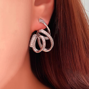 Orecchini a perno con filo intrecciato da donna, accessori semplici per l'uso quotidiano - Product Image 3