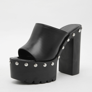 Nuevas Sandalias Negras de Plataforma Gruesa para Verano, Cómodas, Modernas, con Punta Abierta, Tacón Alto de 14CM, Tipo Mule, con Tachuelas, Fáciles de Poner - Product Image 2