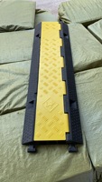 CE RoHs 3 voies 1000*300mm Protège-câbles en caoutchouc et plastique, ralentisseur de circulation