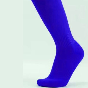 Chaussettes de sport antidérapantes sur mesure fabriquées au Pakistan, chaussettes de basket-ball de couleur unie pour adultes, vente en gros - Product Image 3
