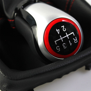 Poignée de levier de vitesses en cuir Volkswagen Polo 5/6 vitesses, surpiqûres rouges, ergonomique, pour boîte manuelle - Product Image 3