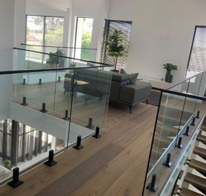 Balustrade de balcon en <span class=keywords><strong>verre</strong></span> sans cadre noir ST | Rail en <span class=keywords><strong>verre</strong></span> trempé avec ergots noir mat pour lofts intérieurs modernes - Product Image 3