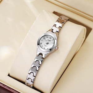 Montre pour femme avec bracelet en acier, montre à quartz, petite taille, style professionnel, montre de mode de niche - Product Image 3